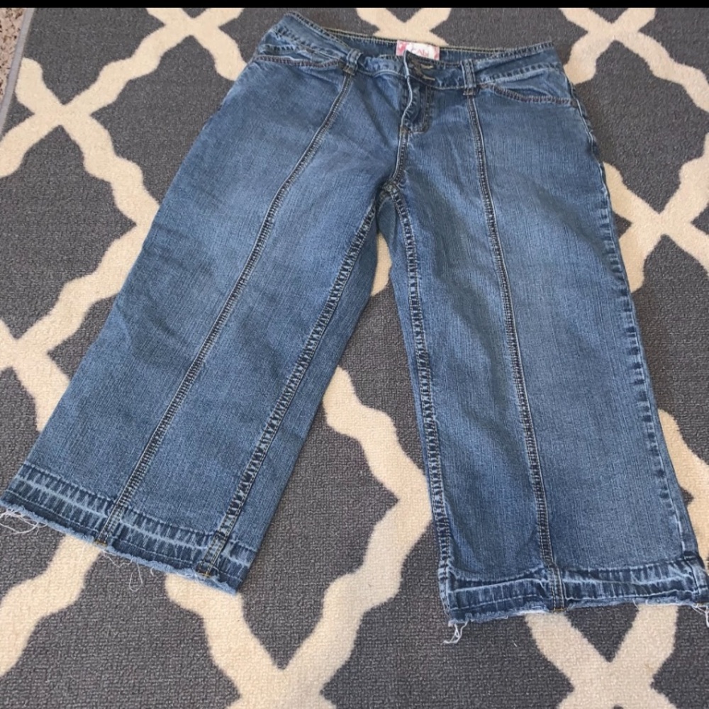 Cabi wide leg Capri jeans